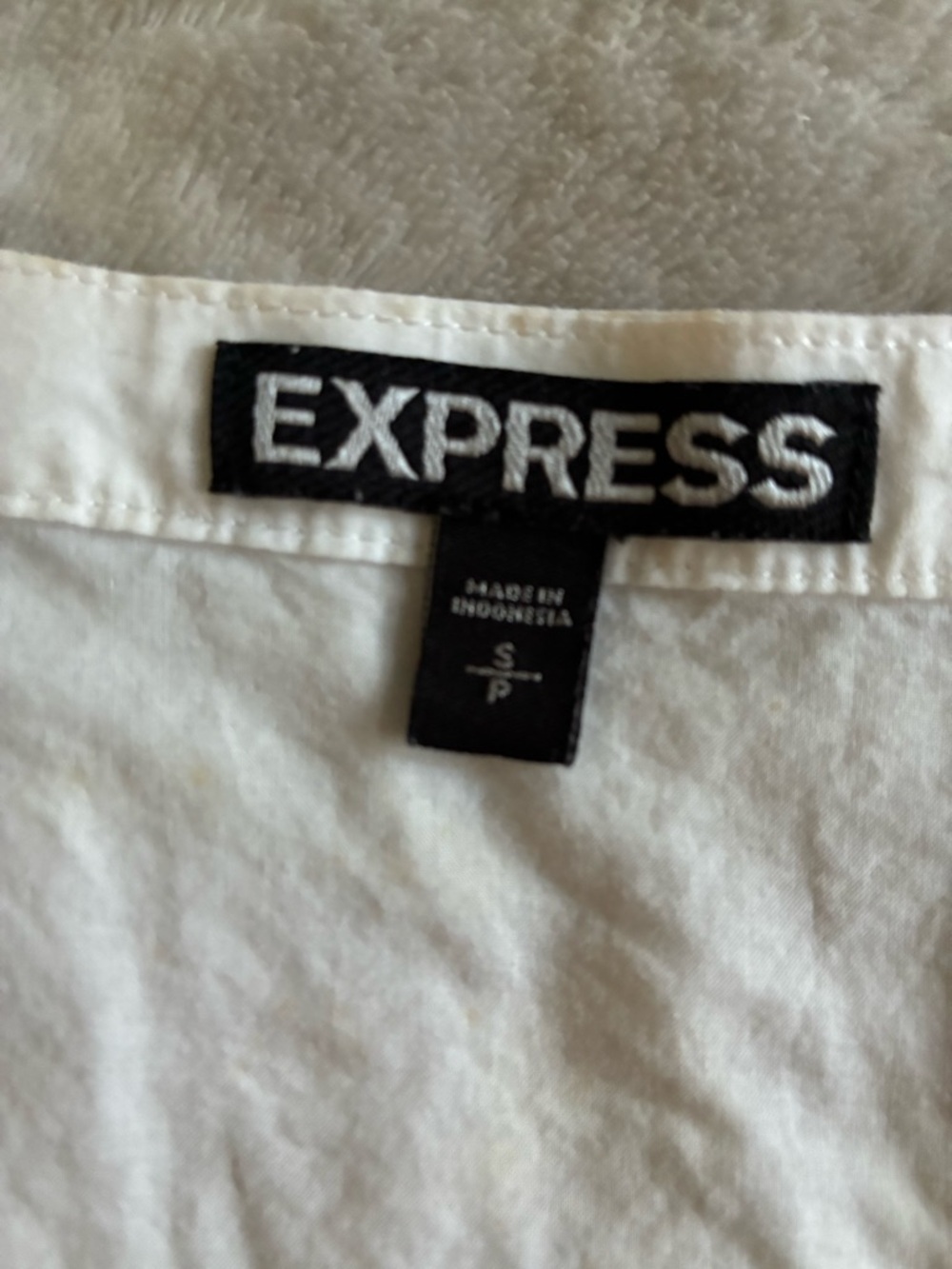 Express White Ruffle V-Neck Button-Front Blouse small - Picture 2 of 3